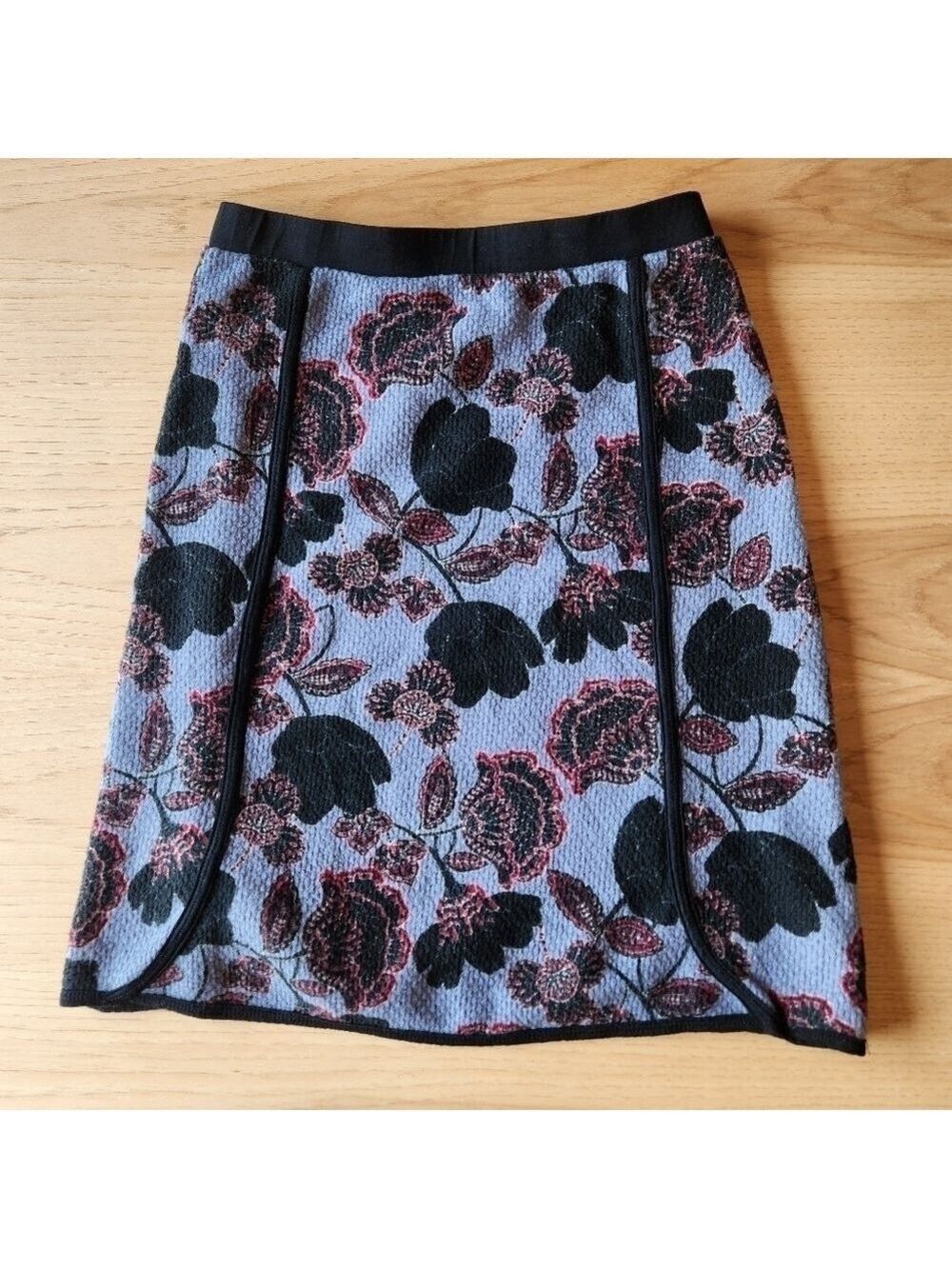 LE LIS ULTRA SOFT TEXTURED LILAC BLACK FLORAL MINI SKIRT SMALL - Picture 3 of 3